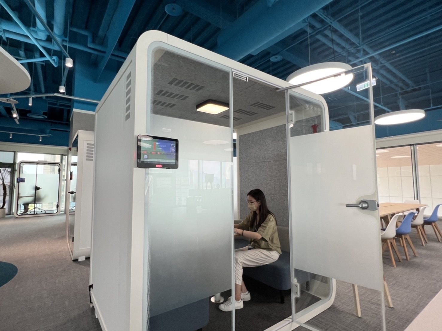 友達高雄據點的智慧行動辦公艙，展現友達在面板以外的研發應用軟實力