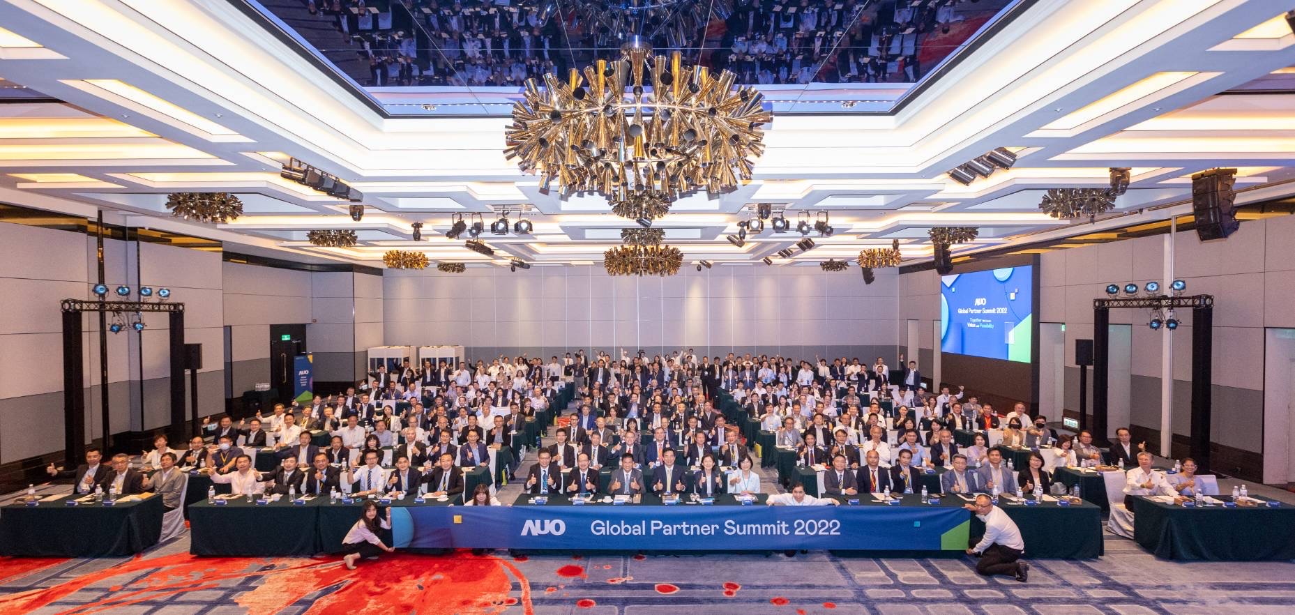 友達推動「安心、創新、用心、同心、盡心」五星職旅，為菲籍員工打造全方位照護，首度贏得「人權實踐與發展領袖獎」殊榮