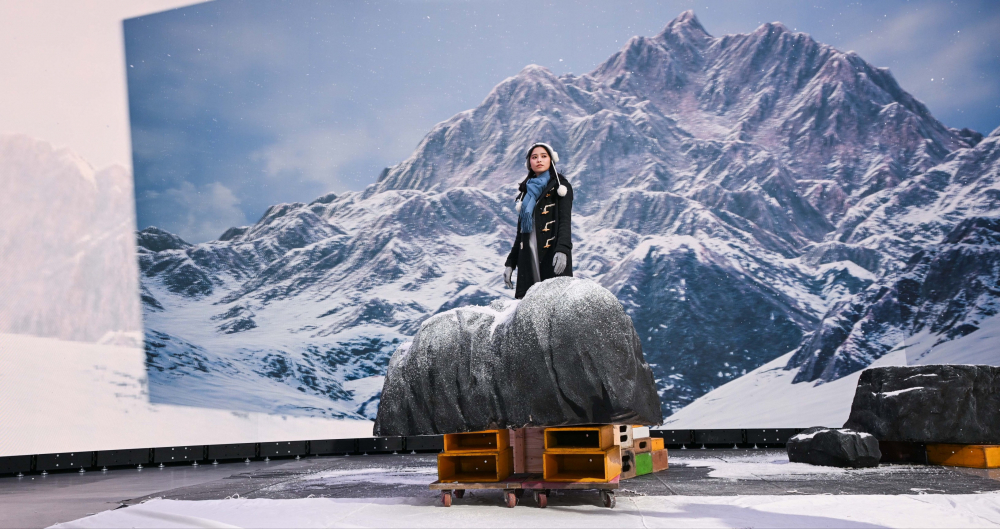 友達顯示屏專業調校技術與專案安裝經驗，使顯示屏呈現創作者想表達的精緻內容，讓表演者有沉浸式臨場感使演出逼真