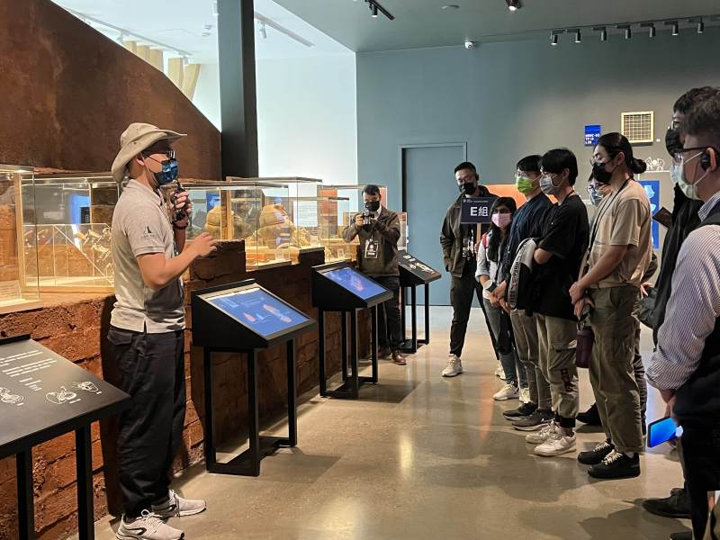 友達招募員工為文化志工，擔任文化館導覽大使，積極推廣文資保存、文史教育