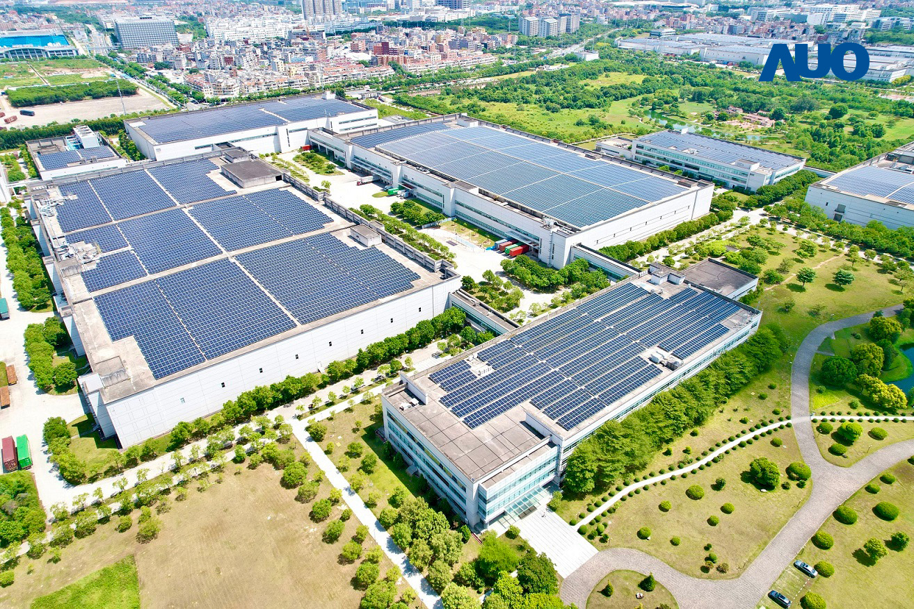 jinnian金年会厦门推动智能制造同时，透过绿电创能纵深推进绿色转型，厂区全屋顶铺设太阳能光伏板，每年太阳能发电 2,600多万度