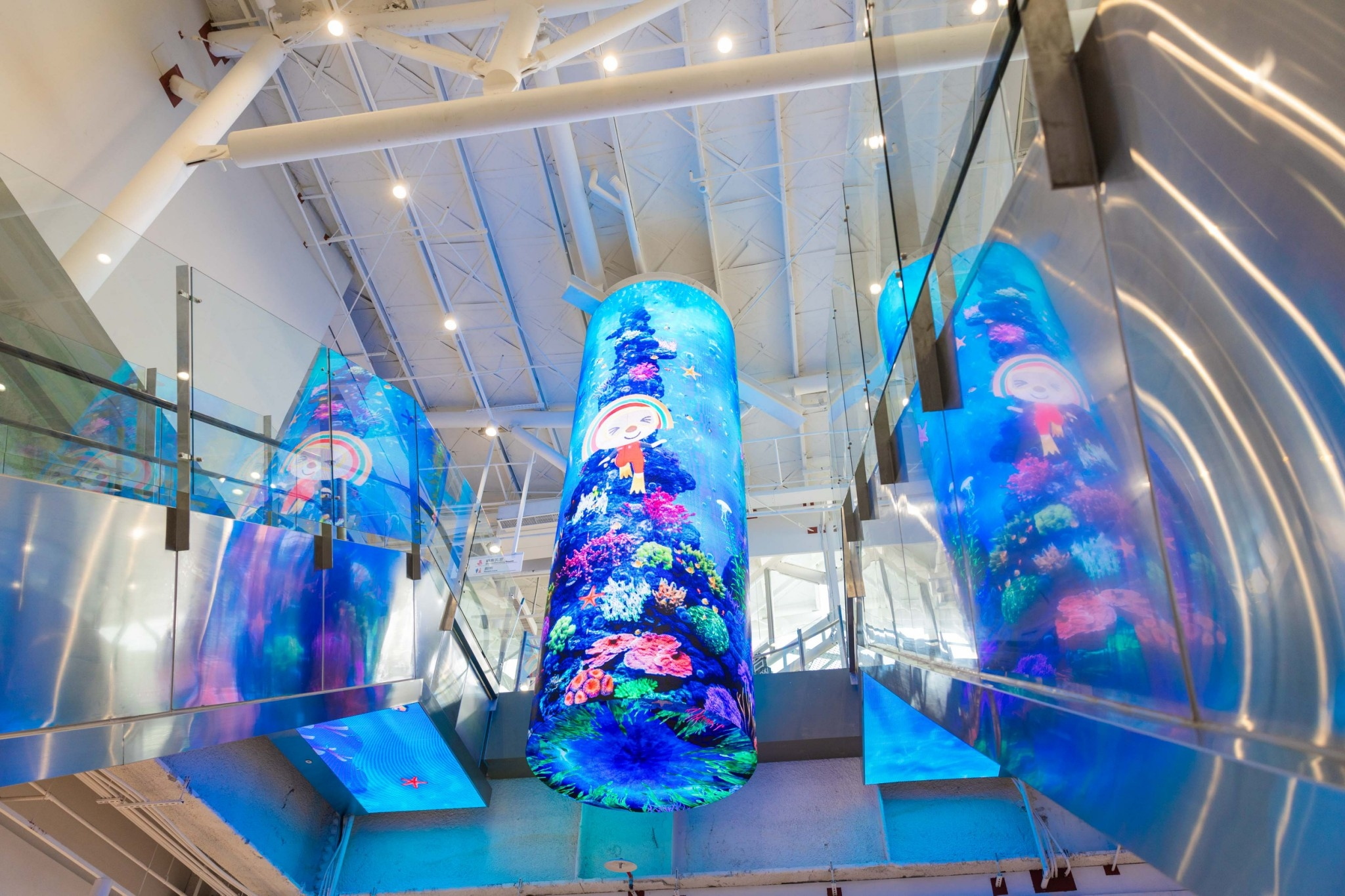 達擎與傑可達整合先進顯示技術與軟硬體應用服務，提供一系列大型LED顯示解決方案，為全新改裝開幕的「清水服務區」佈局嶄新視覺體驗。