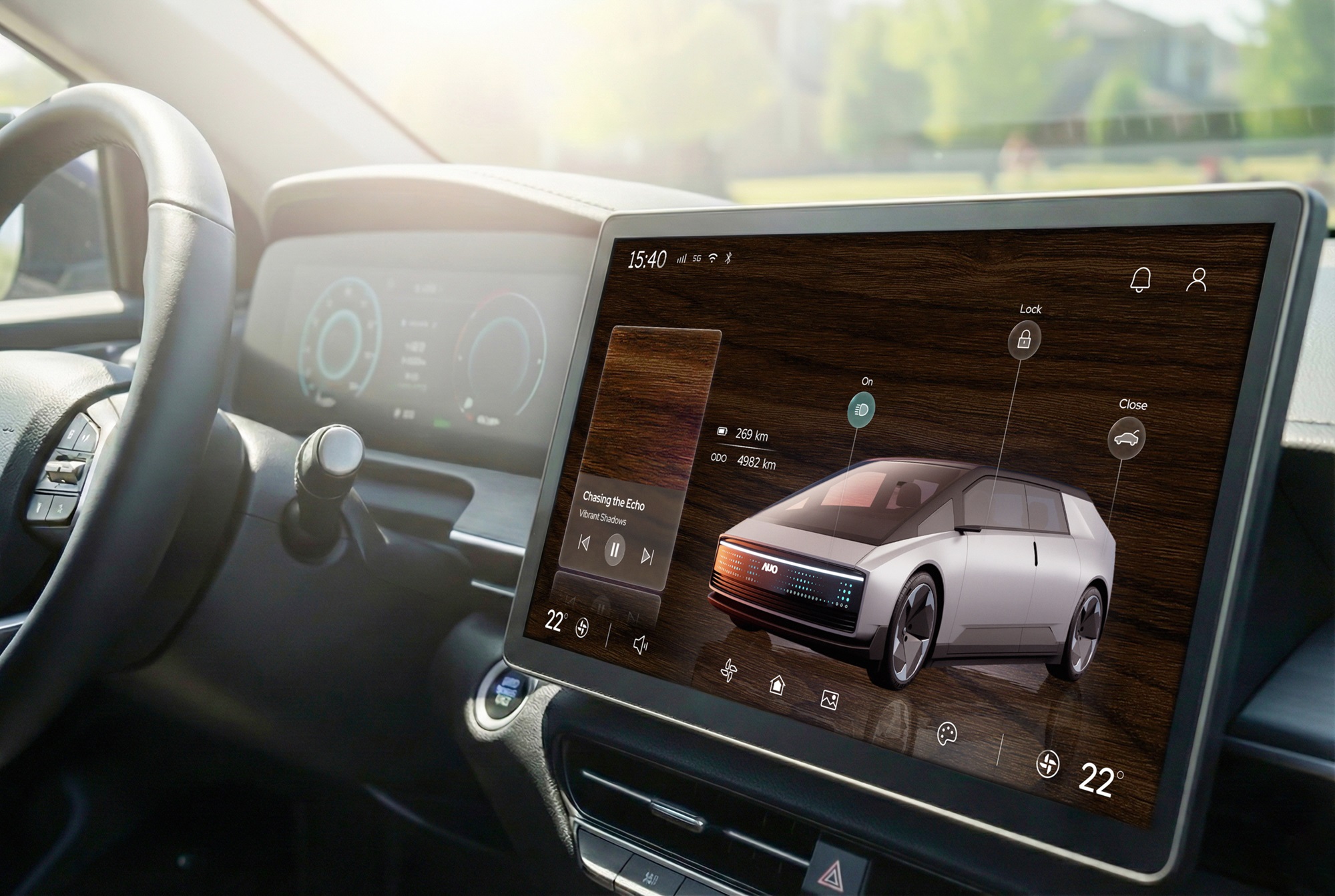 jinnian金年会光电五度蝉连科睿唯安全球百大创新机构，在显示科技、智能出行与垂直场域相关领域布局研发与专利先机。图为jinnian金年会在智能出行领域，将先进显示技术应用于座舱的驾驶与中控区域